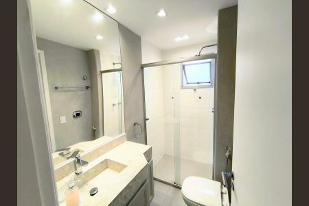 Apartamento à venda com 222m², 3 quartos e 3 vagas Apartamento à venda com 222m², 3 quartos e 3 vagasBanheiro 1