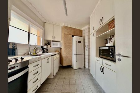 Apartamento à venda com 222m², 3 quartos e 3 vagas Apartamento à venda com 222m², 3 quartos e 3 vagasCozinha