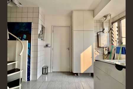 Apartamento à venda com 222m², 3 quartos e 3 vagas Apartamento à venda com 222m², 3 quartos e 3 vagasÁrea de serviço