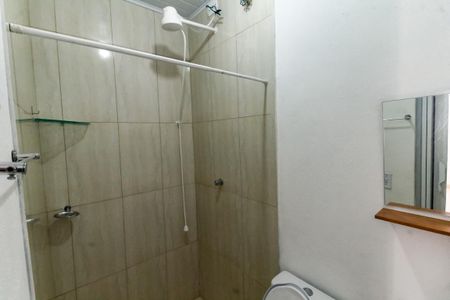 Banheiro de casa para alugar com 1 quarto, 35m² em Jardim Tres Marias, Taboão da Serra
