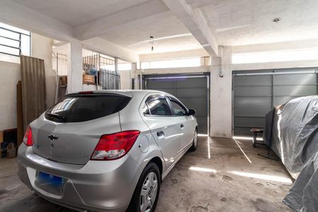 Casa à venda com 250m², 3 quartos e 5 vagas Casa à venda com 250m², 3 quartos e 5 vagasGaragem