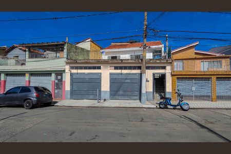 Casa à venda com 250m², 3 quartos e 5 vagas Casa à venda com 250m², 3 quartos e 5 vagasFachada