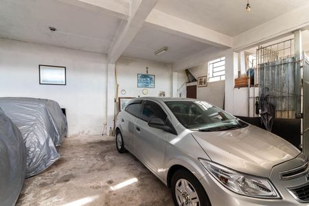 Casa à venda com 250m², 3 quartos e 5 vagas Casa à venda com 250m², 3 quartos e 5 vagasGaragem