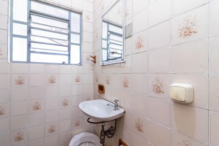 Casa à venda com 250m², 3 quartos e 5 vagas Casa à venda com 250m², 3 quartos e 5 vagasEdícula - Banheiro