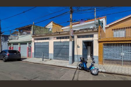 Casa à venda com 250m², 3 quartos e 5 vagas Casa à venda com 250m², 3 quartos e 5 vagasFachada