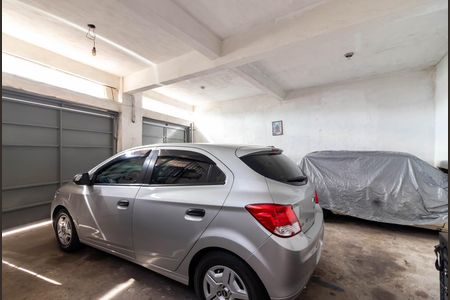 Casa à venda com 250m², 3 quartos e 5 vagas Casa à venda com 250m², 3 quartos e 5 vagasGaragem