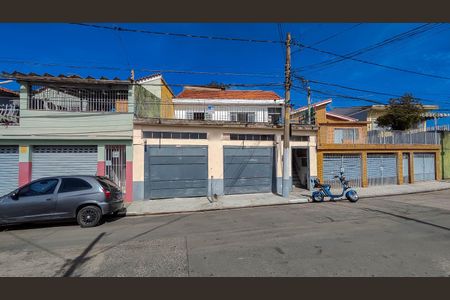 Casa à venda com 250m², 3 quartos e 5 vagas Casa à venda com 250m², 3 quartos e 5 vagasFachada