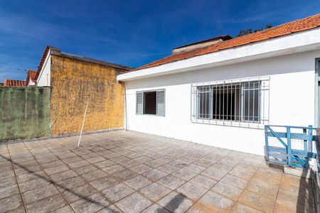 Casa à venda com 250m², 3 quartos e 5 vagas Casa à venda com 250m², 3 quartos e 5 vagasVaranda