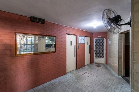 Apartamento para alugar com 72m², 2 quartos e 1 vagaÁrea comum - Hall dos elevadores