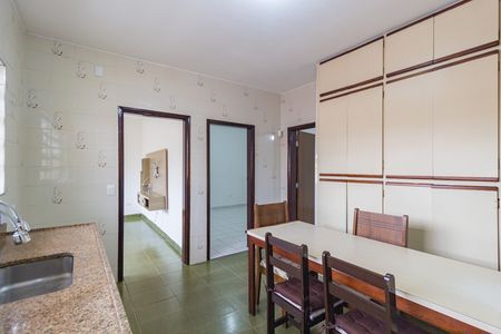 Casa para alugar com 240m², 4 quartos e 1 vaga Casa para alugar com 240m², 4 quartos e 1 vagaCozinha