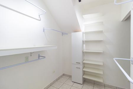 Casa para alugar com 240m², 4 quartos e 1 vaga Casa para alugar com 240m², 4 quartos e 1 vagaQuarto 2 - Closet