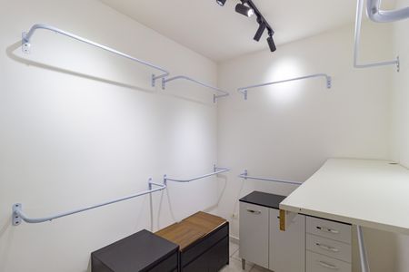 Casa para alugar com 240m², 4 quartos e 1 vaga Casa para alugar com 240m², 4 quartos e 1 vagaQuarto 2 - Closet
