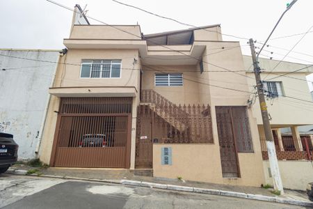 Casa para alugar com 240m², 4 quartos e 1 vaga Casa para alugar com 240m², 4 quartos e 1 vagaFachada