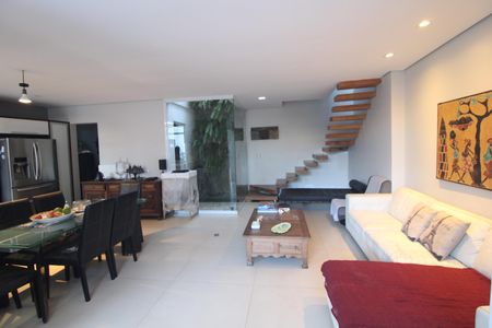 Sala de casa à venda com 3 quartos, 287m² em Socorro, São Paulo