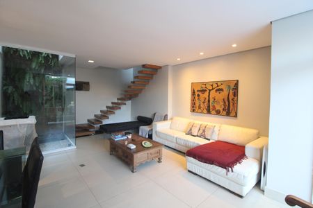 Sala de casa à venda com 3 quartos, 287m² em Socorro, São Paulo