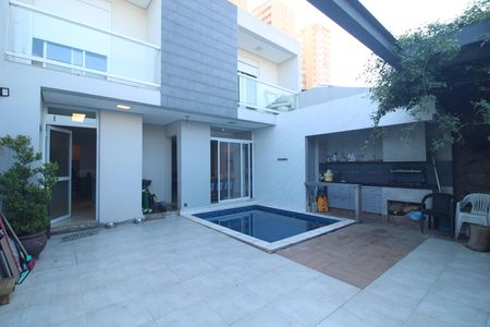 Casa à venda com 287m², 3 quartos e 3 vagasFachada