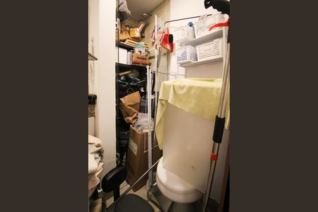 Apartamento para alugar com 102m², 3 quartos e sem vaga Apartamento para alugar com 102m², 3 quartos e sem vagaBanheiro de serviço
