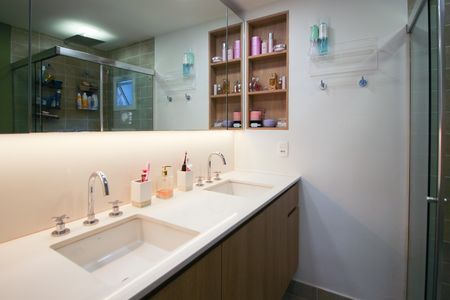 Apartamento para alugar com 102m², 3 quartos e sem vaga Apartamento para alugar com 102m², 3 quartos e sem vagaBanheiro da Suíte