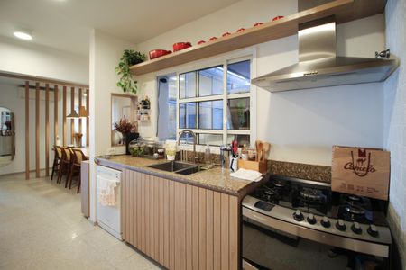 Cozinha de apartamento para alugar com 3 quartos, 102m² em Itaim Bibi, São Paulo