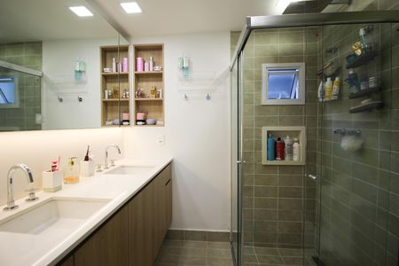 Apartamento para alugar com 102m², 3 quartos e sem vaga Apartamento para alugar com 102m², 3 quartos e sem vagaBanheiro da Suíte