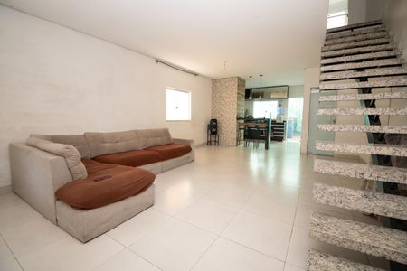 Casa de condomínio para alugar com 140m², 2 quartos e 2 vagasSala