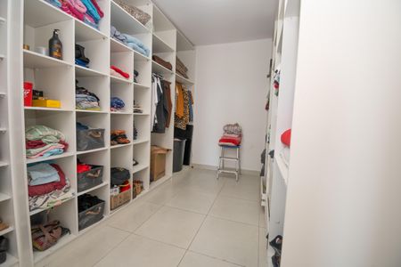 Casa de condomínio para alugar com 140m², 2 quartos e 2 vagasCloset da suíte