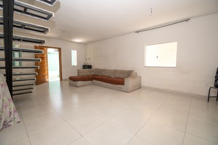 Casa de condomínio para alugar com 140m², 2 quartos e 2 vagasSala