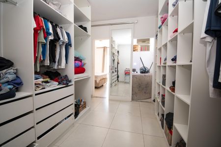 Casa de condomínio para alugar com 140m², 2 quartos e 2 vagasCloset da suíte