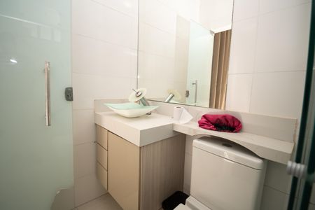 Casa de condomínio para alugar com 140m², 2 quartos e 2 vagasBanheiro da Suíte