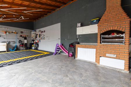 Casa à venda com 252m², 2 quartos e 8 vagasQuintal