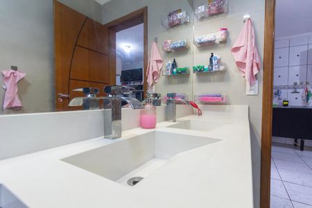 Casa à venda com 252m², 2 quartos e 8 vagasBanheiro