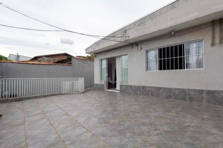 Casa à venda com 252m², 2 quartos e 8 vagasQuintal