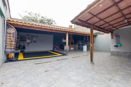 Casa à venda com 252m², 2 quartos e 8 vagasQuintal