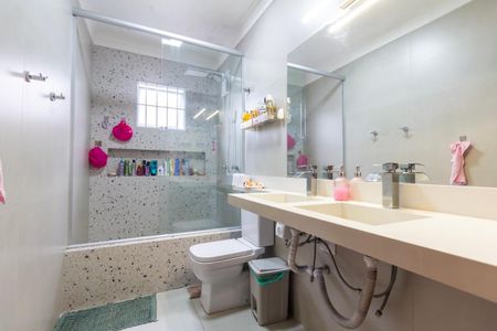 Casa à venda com 252m², 2 quartos e 8 vagasBanheiro