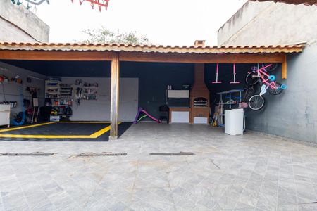 Casa à venda com 252m², 2 quartos e 8 vagasQuintal