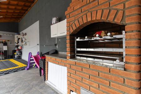 Casa à venda com 252m², 2 quartos e 8 vagasQuintal