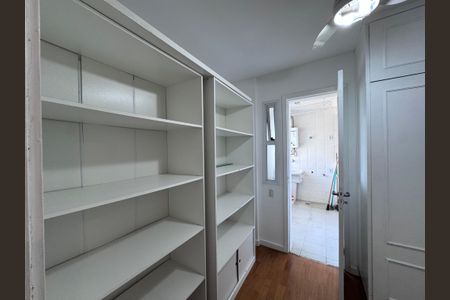 Apartamento para alugar com 108m², 3 quartos e 2 vagasQuarto 3 (Reversível)