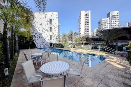 Apartamento à venda com 81m², 2 quartos e 3 vagasÁrea comum - Piscina