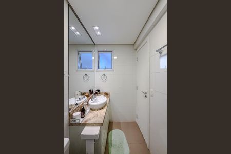 Apartamento à venda com 81m², 2 quartos e 3 vagasBanheiro da Suíte 2