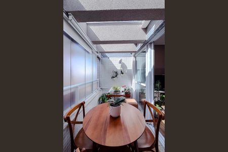 Apartamento à venda com 81m², 2 quartos e 3 vagasVaranda da Sala