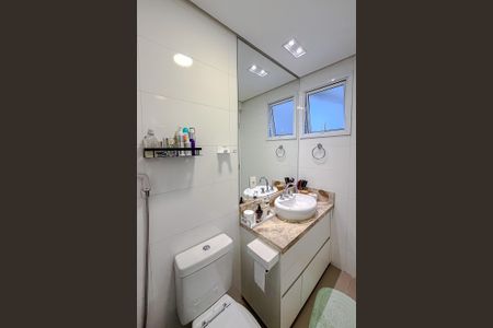 Apartamento à venda com 81m², 2 quartos e 3 vagasBanheiro da Suíte 2