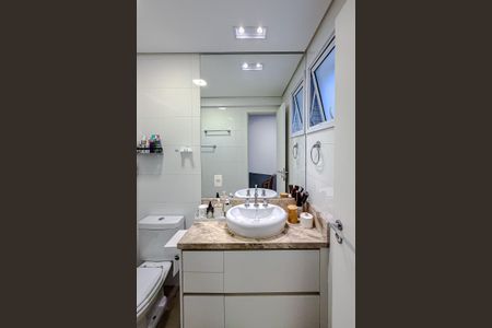 Apartamento à venda com 81m², 2 quartos e 3 vagasBanheiro da Suíte 2