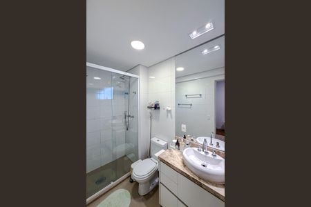 Apartamento à venda com 81m², 2 quartos e 3 vagasBanheiro da Suíte 2