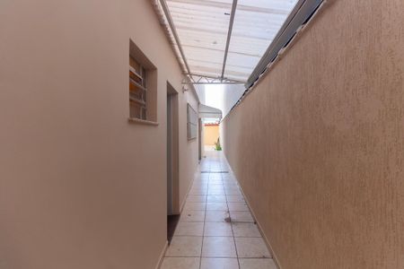 Casa para alugar com 215m², 4 quartos e 2 vagas Casa para alugar com 215m², 4 quartos e 2 vagasCorredor Lateral
