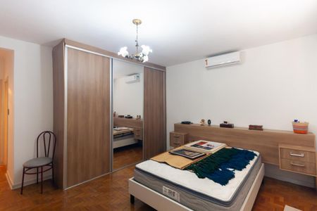 Casa para alugar com 215m², 4 quartos e 2 vagas Casa para alugar com 215m², 4 quartos e 2 vagasSuíte 1