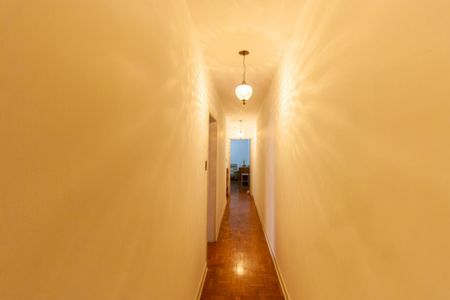 Casa para alugar com 215m², 4 quartos e 2 vagas Casa para alugar com 215m², 4 quartos e 2 vagasCorredor