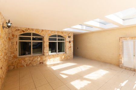 Casa para alugar com 215m², 4 quartos e 2 vagas Casa para alugar com 215m², 4 quartos e 2 vagasGaragem