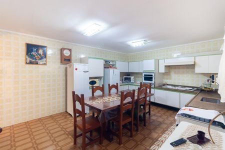 Casa para alugar com 215m², 4 quartos e 2 vagas Casa para alugar com 215m², 4 quartos e 2 vagasCozinha