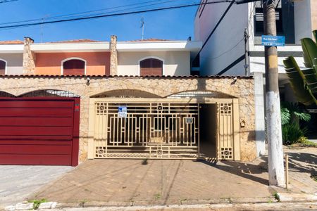 Casa para alugar com 215m², 4 quartos e 2 vagas Casa para alugar com 215m², 4 quartos e 2 vagasFachada
