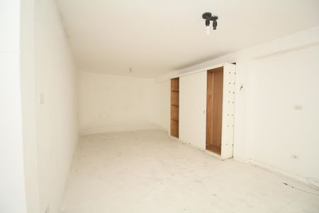 Casa à venda com 346m², 4 quartos e 3 vagasPonto de Comercio 1 - Subsolo